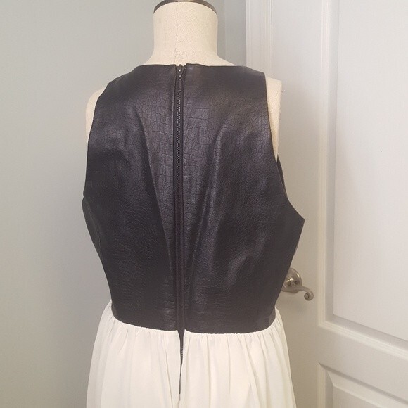 GUESS Black Faux Snake Top Dress White Skirt - Picture 6 of 9